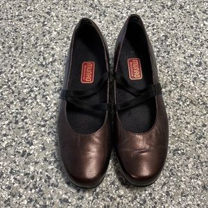 Munro American size 8  1 “ wedge heel